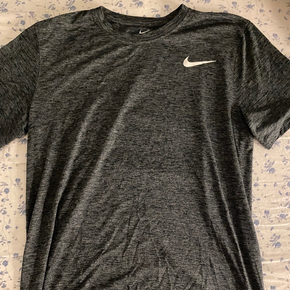 Nike T-Shirt - Picture 1 of 2